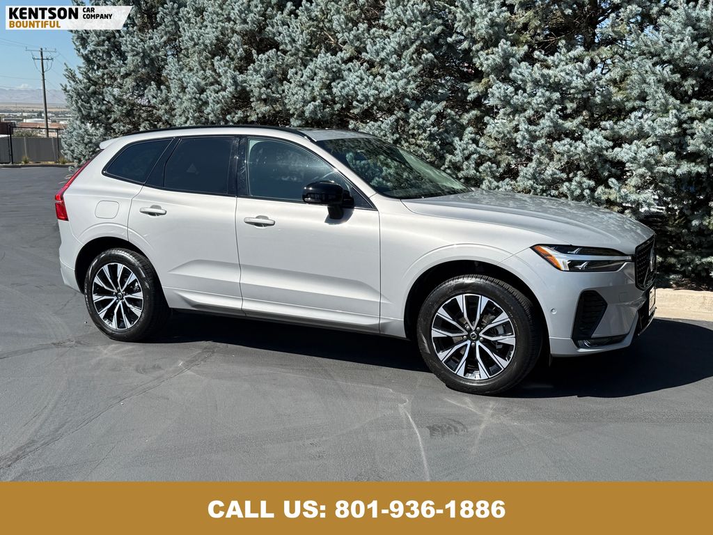 2025 Volvo XC60 B5 Plus photo 10