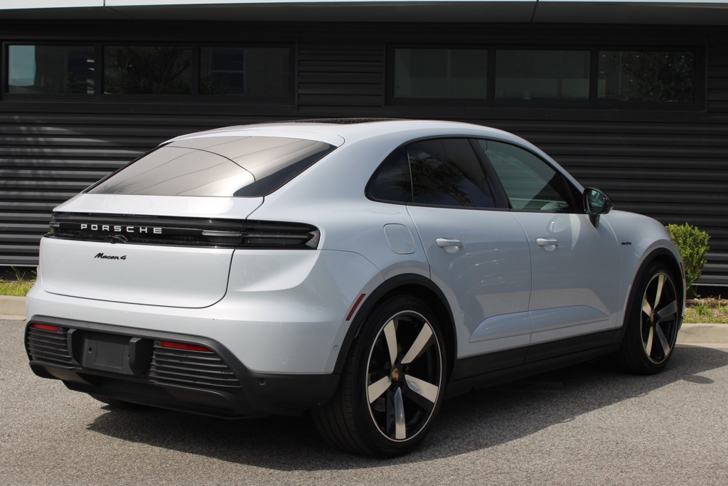 2024 Porsche Macan Electric 4 photo 7