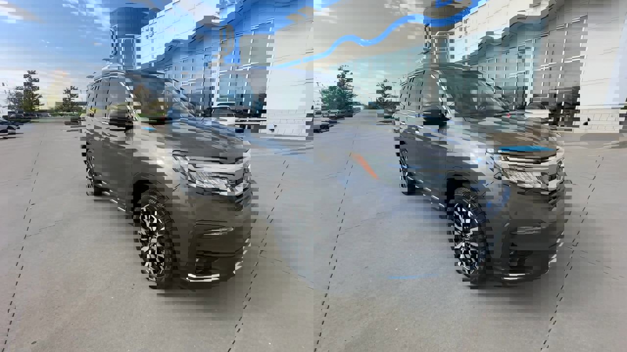 Certified 2022 Honda Pilot Touring with VIN 5FNYF6H63NB087687 for sale in Kansas City