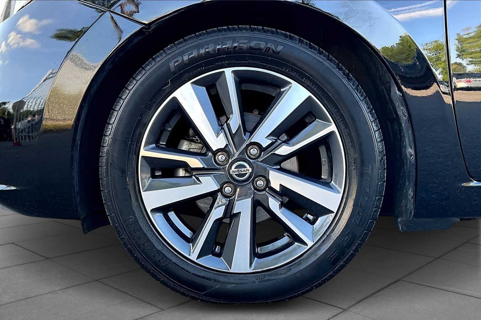 2021 Nissan Versa SV photo 10