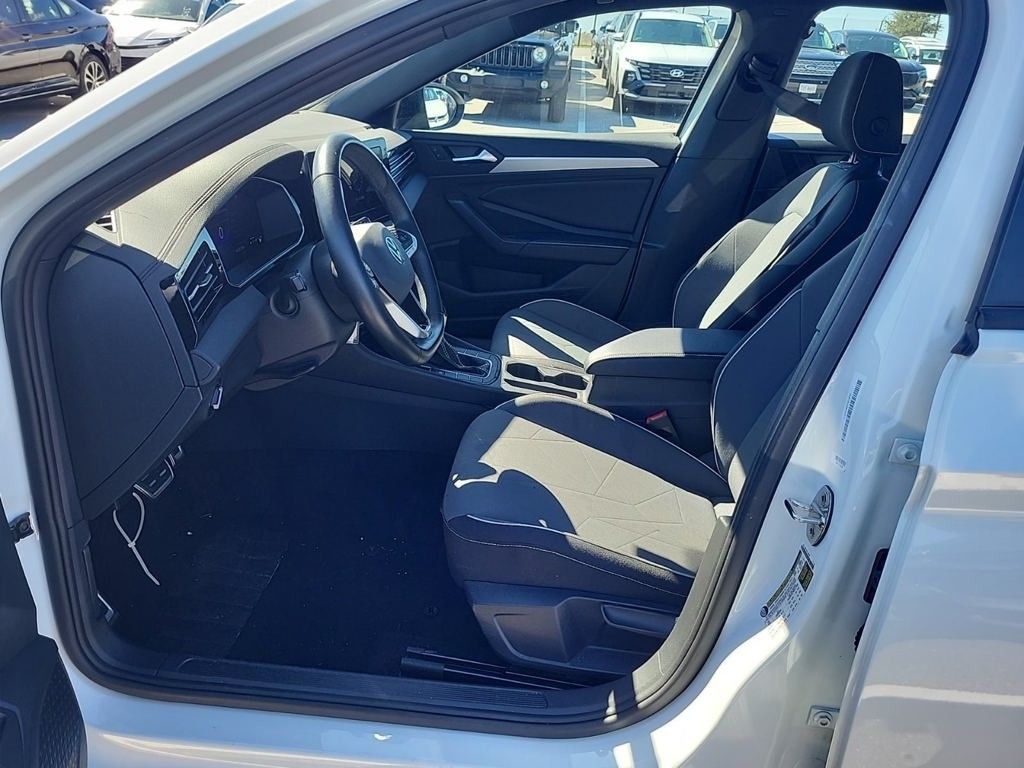 2025 Volkswagen Jetta 1.5T Sport photo 4