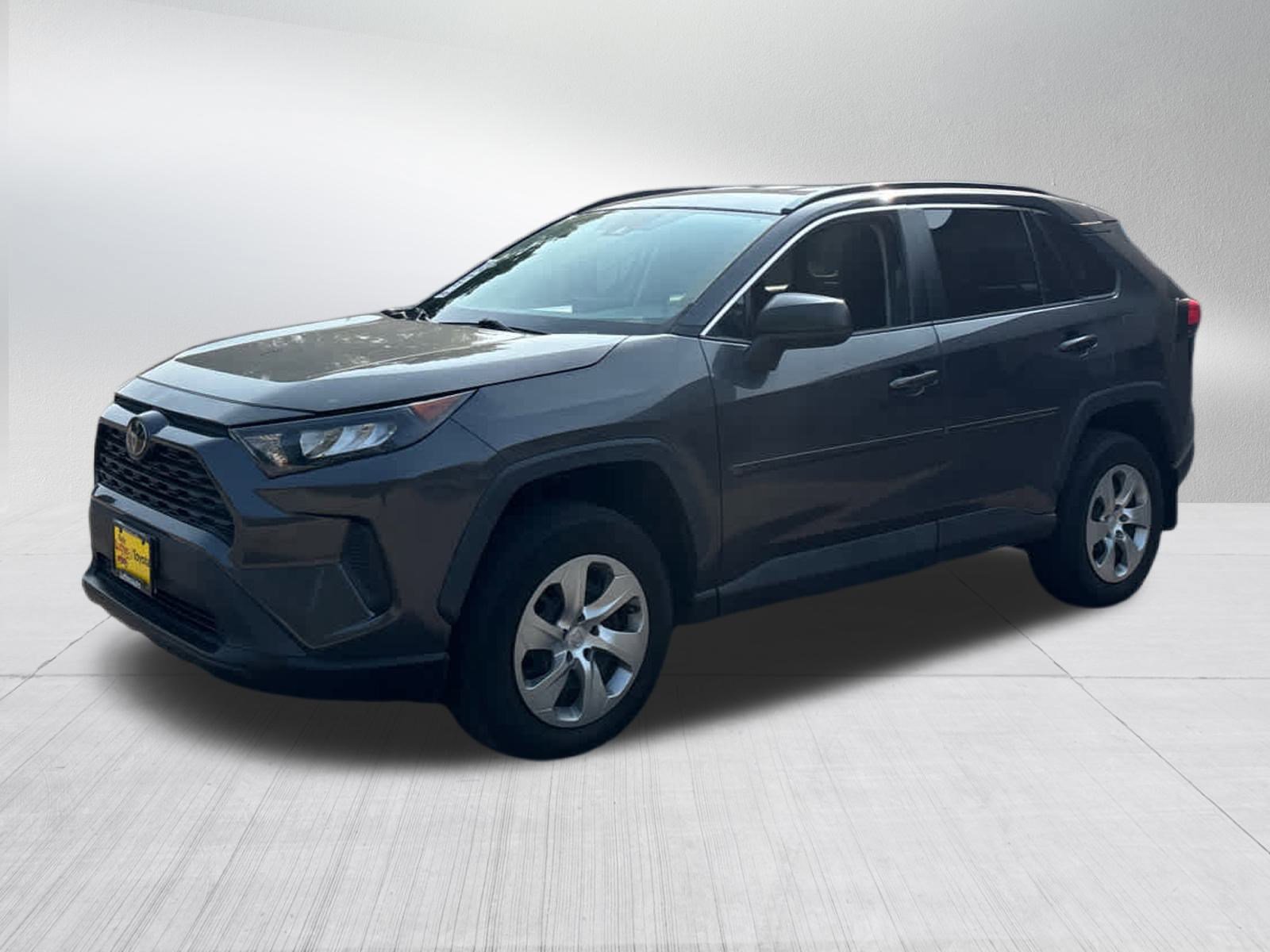 2019 Toyota RAV4 LE photo 3