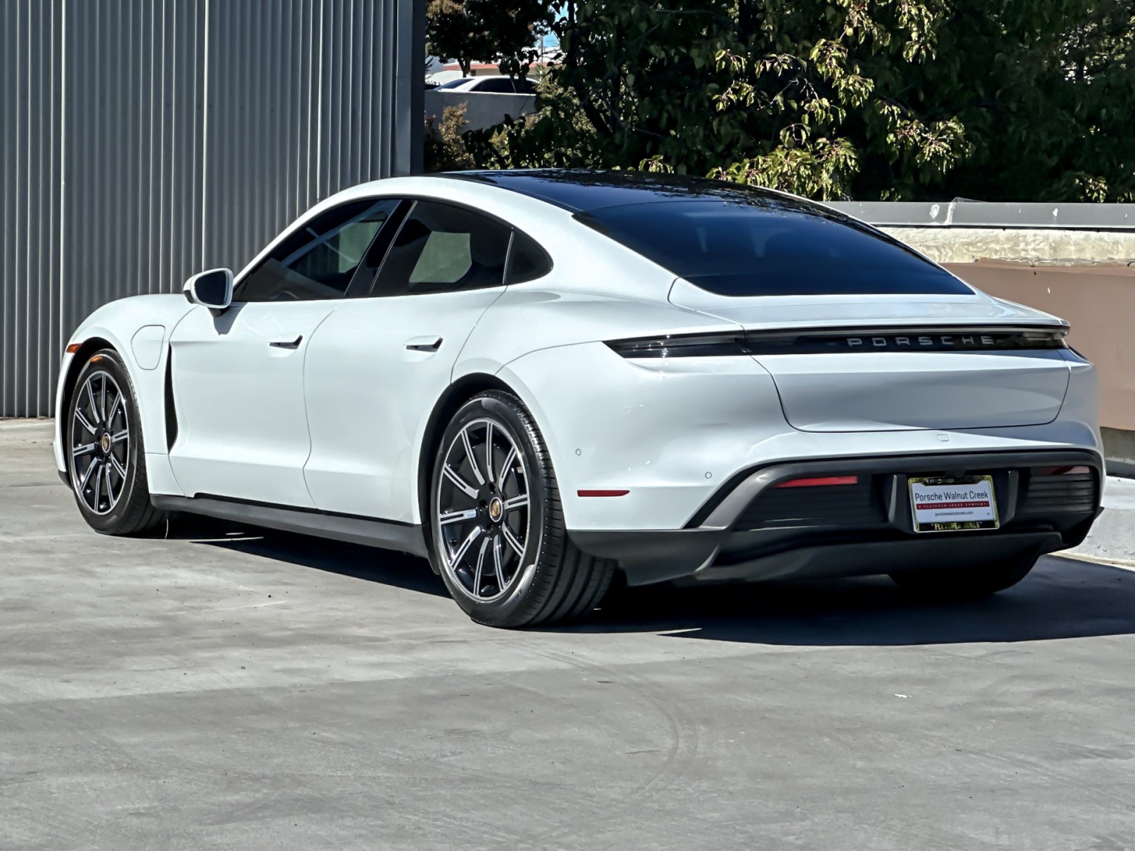 2023 Porsche Taycan photo 4