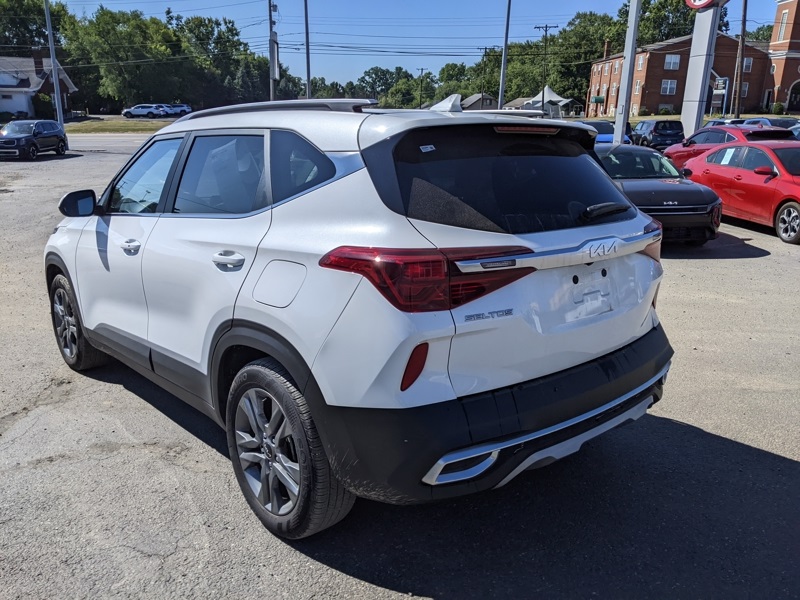 2023 Kia Seltos S photo 2