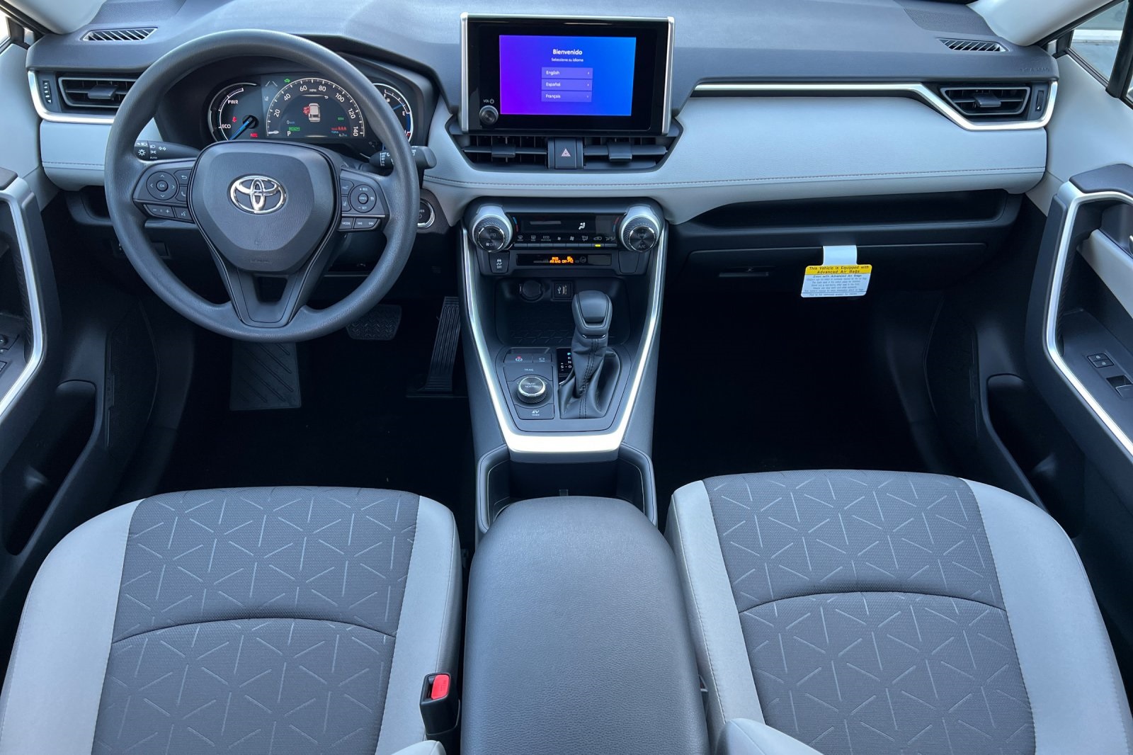 2025 Toyota RAV4 Hybrid XLE photo 4