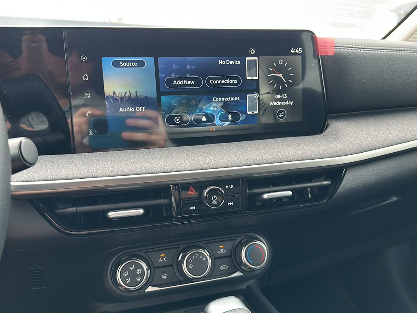 2025 Nissan Kicks SV photo 7