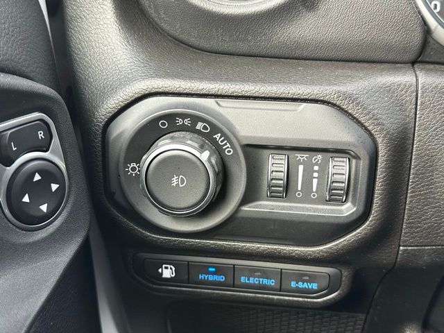 2022 Jeep Wrangler Unlimited Sahara 4xe photo 17