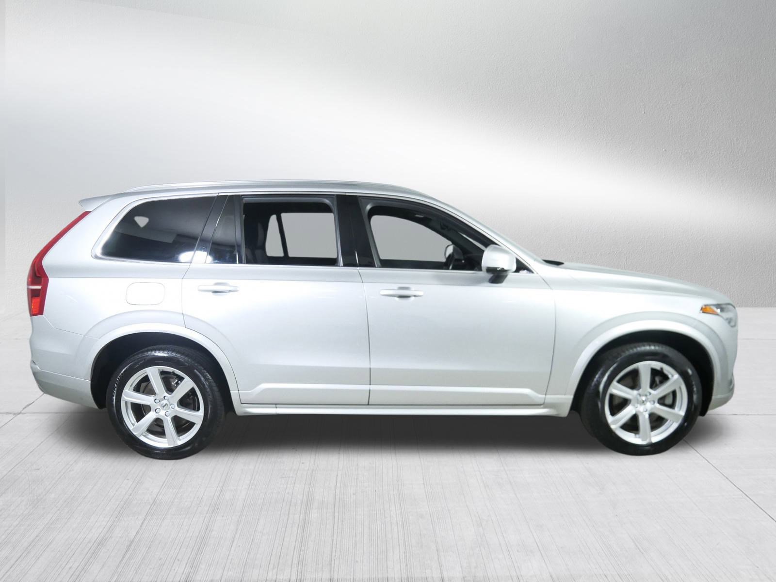 2020 Volvo XC90 Momentum AWD photo 8