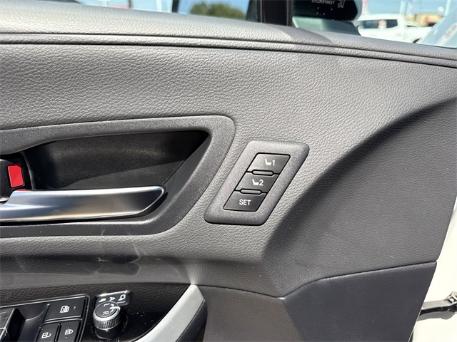 2025 Toyota Sienna Platinum photo 13