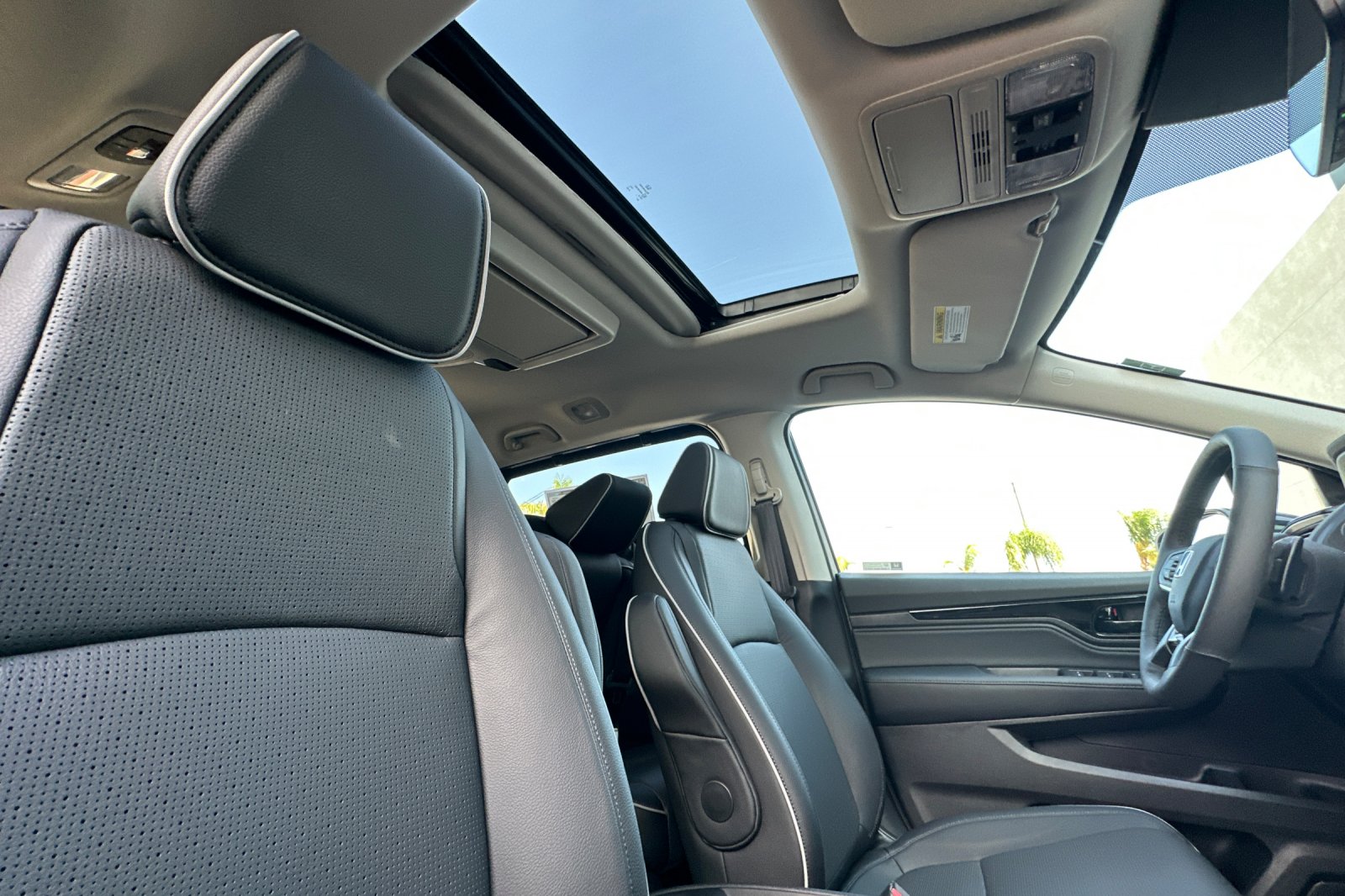 2026 Honda Odyssey Elite photo 18
