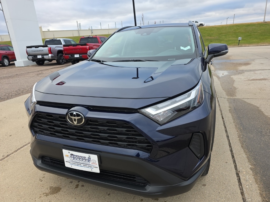 2025 Toyota RAV4 XLE's photo
