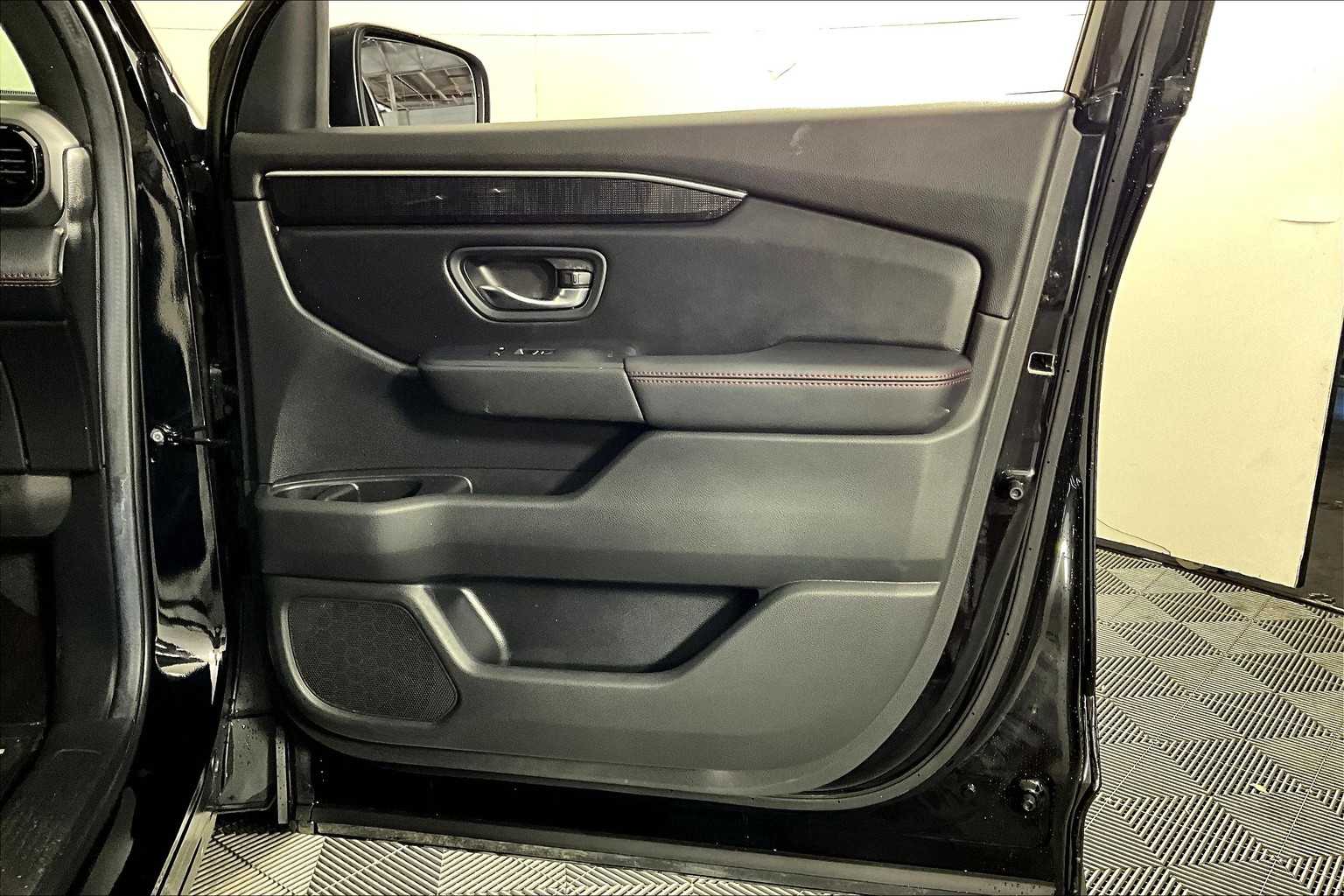 2025 Honda Pilot Black Edition photo 18