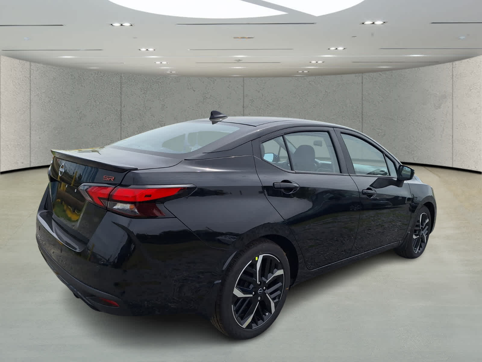 2025 Nissan Versa SR photo 5