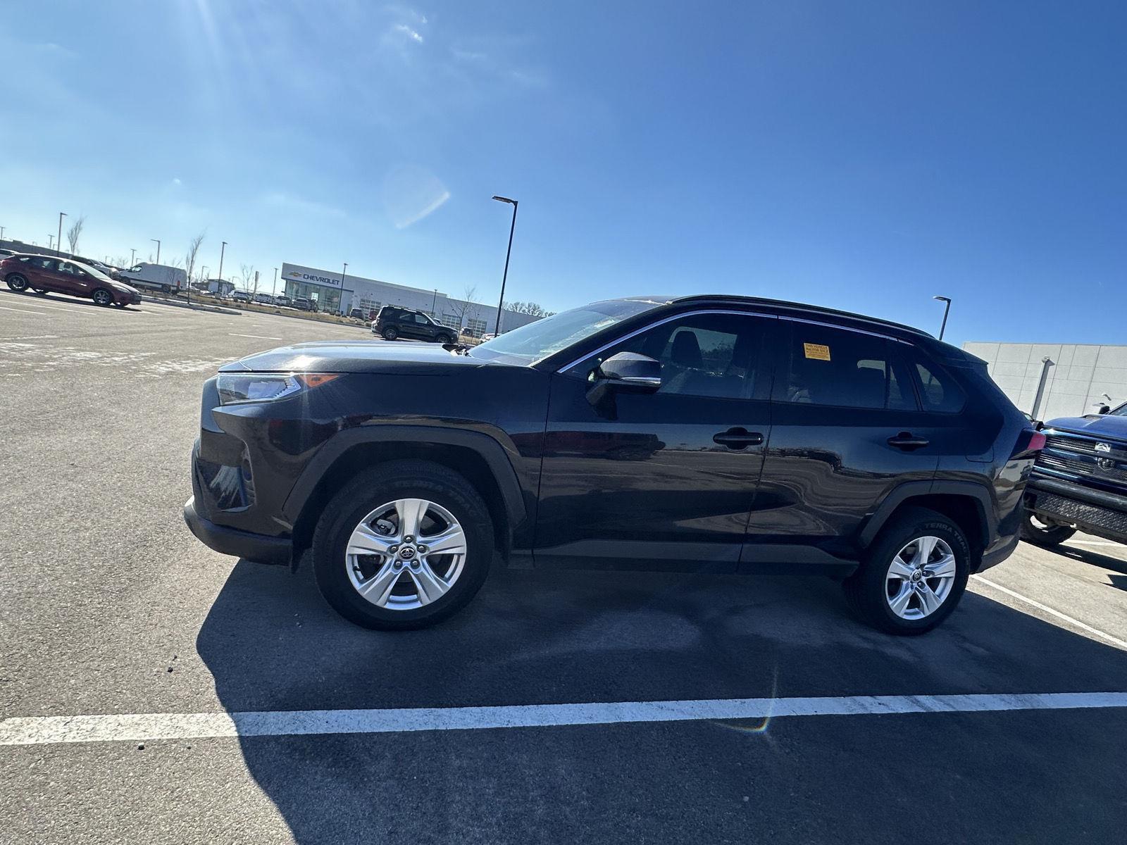 Used 2021 Toyota RAV4 XLE with VIN 2T3P1RFV1MC250417 for sale in Kansas City