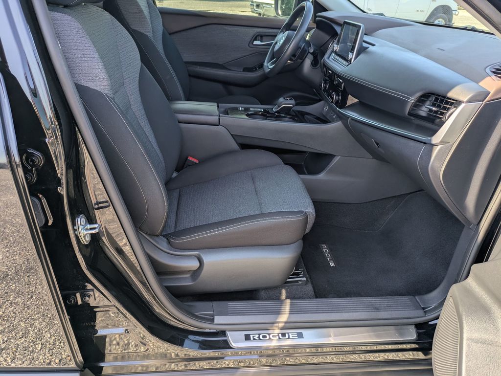 2021 Nissan Rogue SV photo 27