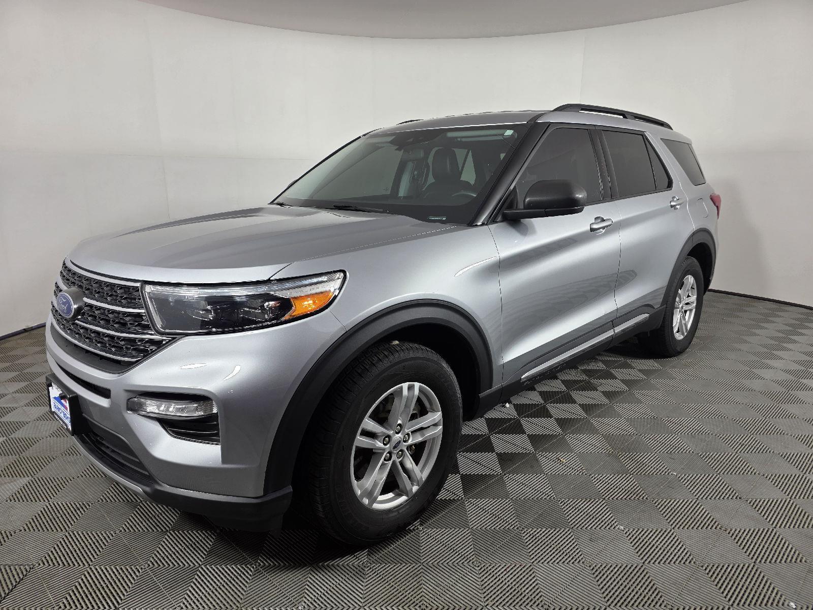 2023 Ford Explorer XLT's photo