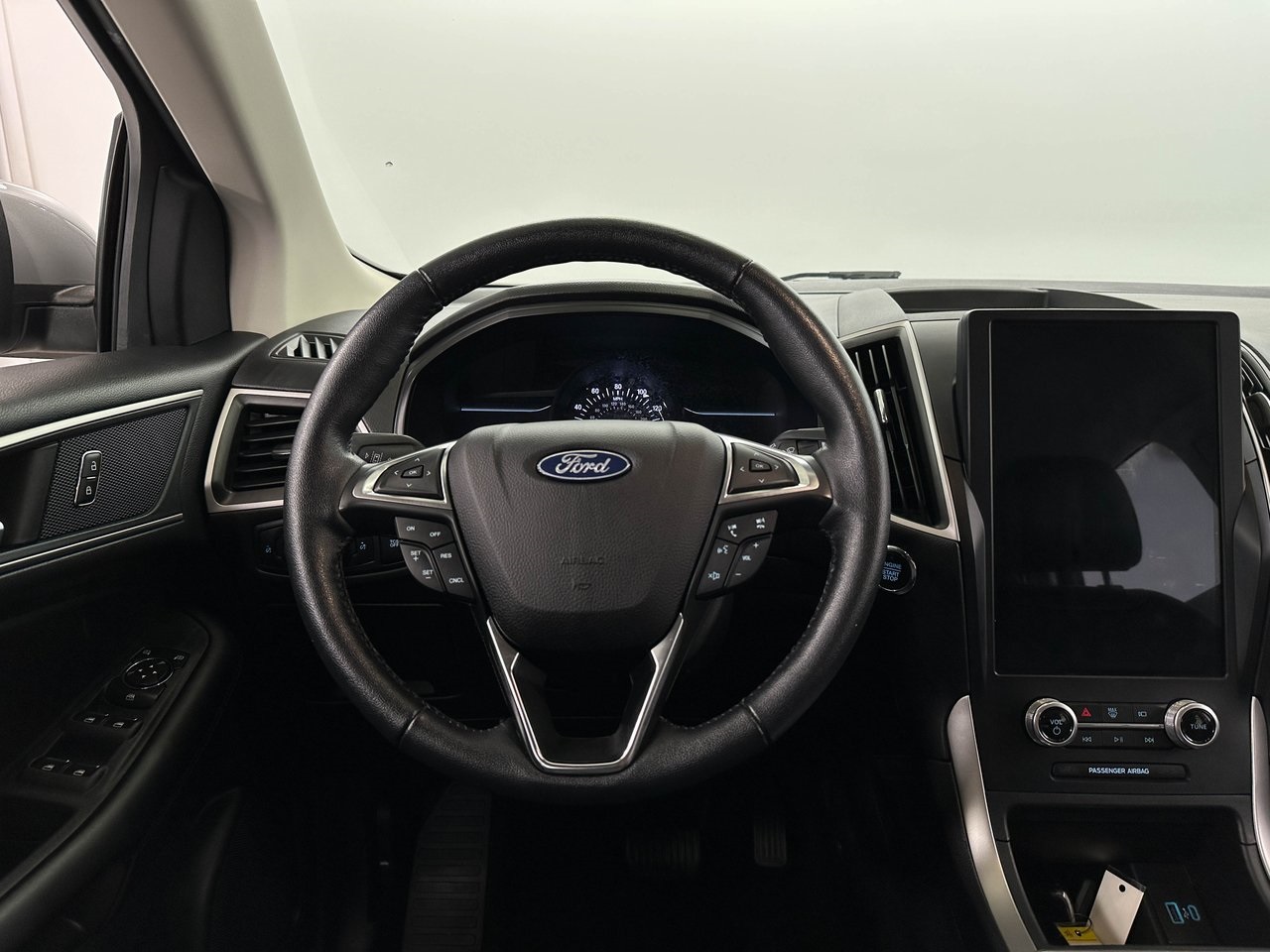 2023 Ford Edge SEL photo 6