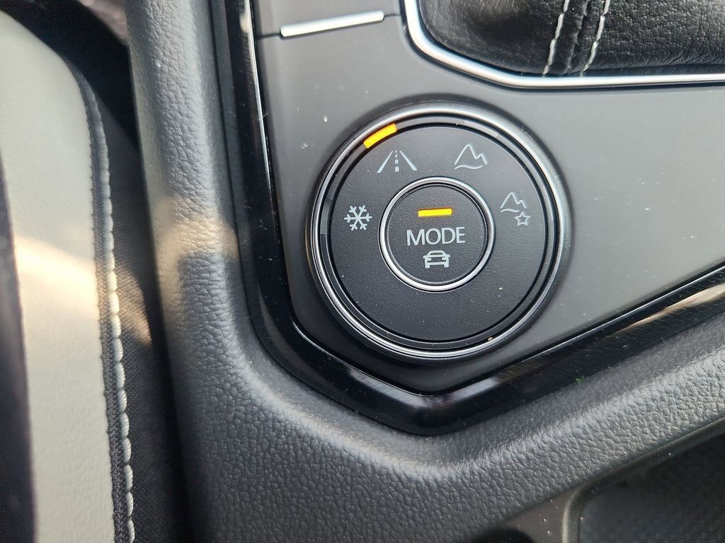 2025 Volkswagen Taos SE photo 21