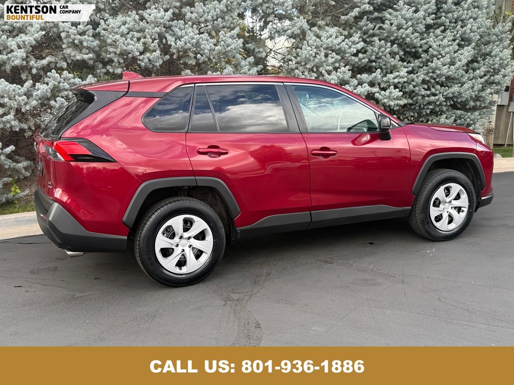 2024 Toyota RAV4 LE photo 9