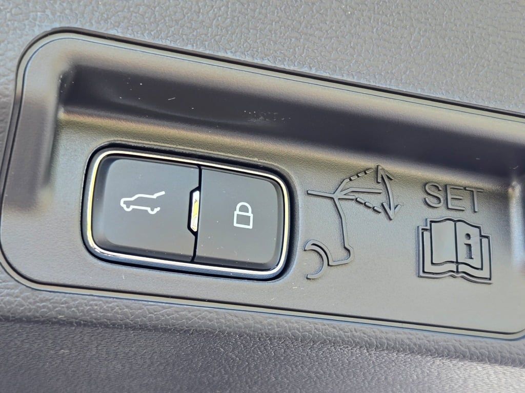 2025 Ford Explorer ST-Line photo 14