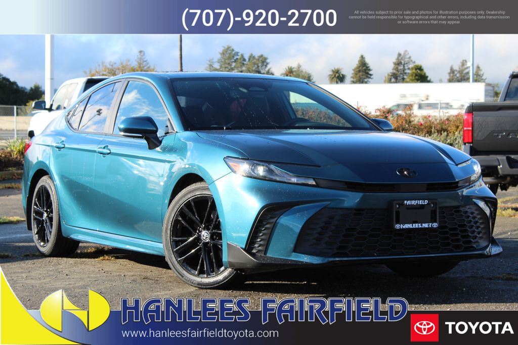 2025 Toyota Camry SE's photo