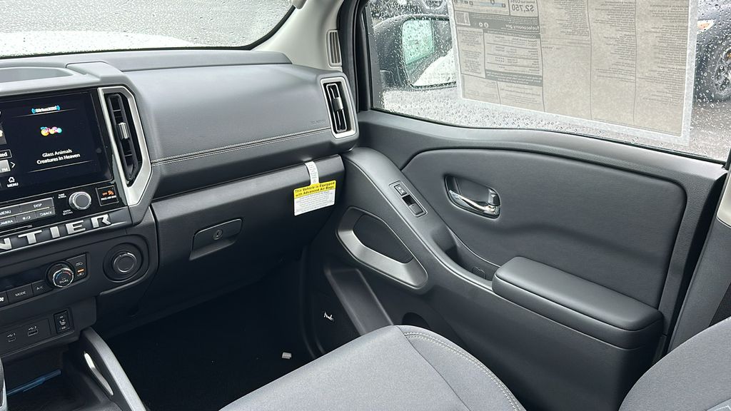 2025 Nissan Frontier SV photo 22