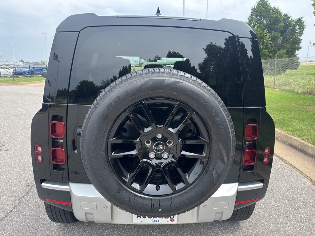 2025 Land Rover Defender 110 S photo 4