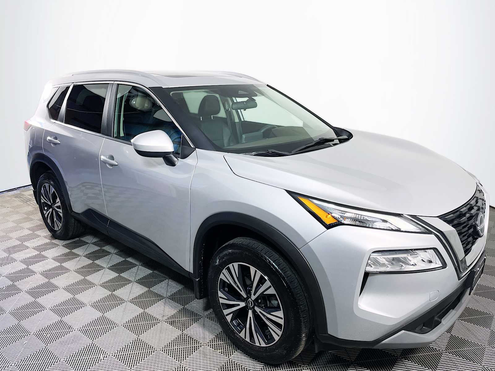 2023 Nissan Rogue SV photo 3