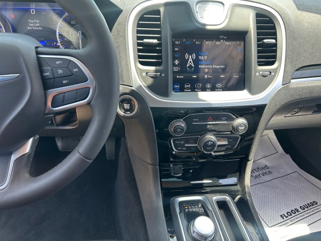 2023 Chrysler 300 Touring photo 11