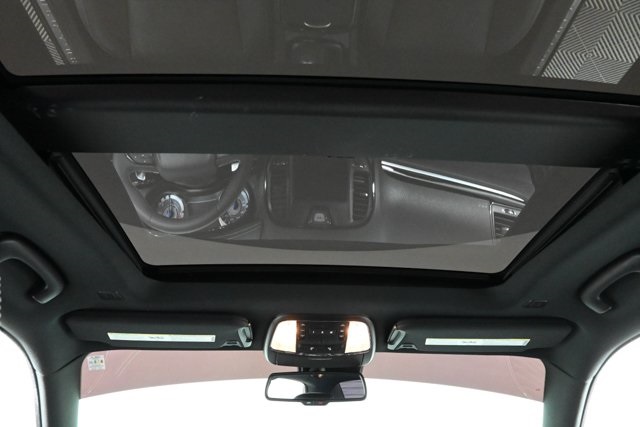 2022 Chrysler 300 S photo 4