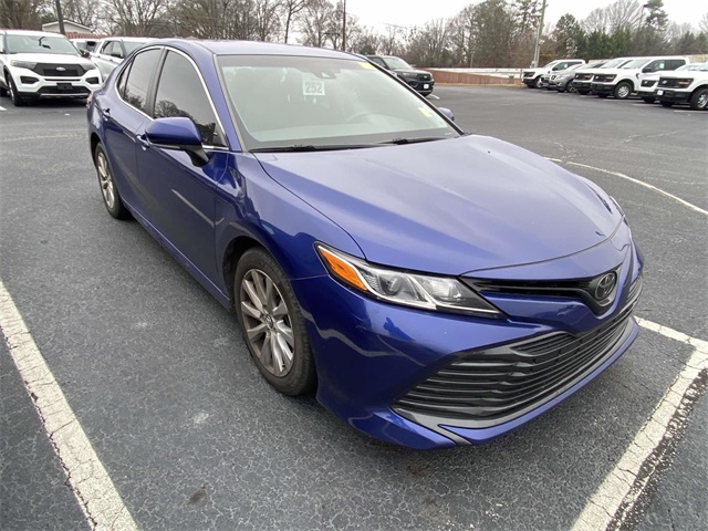 2018 Toyota Camry LE's photo
