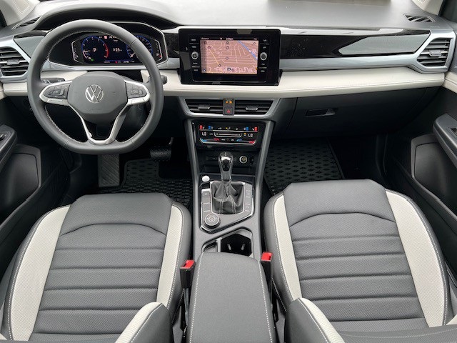 2025 Volkswagen Taos SEL photo 18