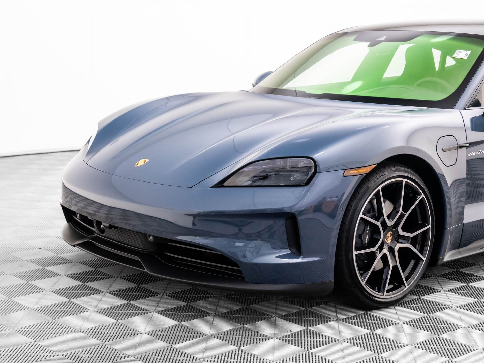 2026 Porsche Taycan 4 photo 33