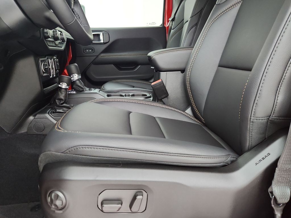 2025 Jeep Gladiator Sport photo 3