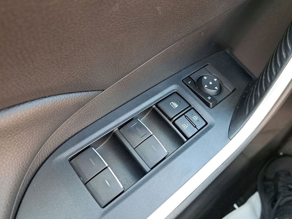 2022 Toyota RAV4 Hybrid XLE Premium photo 24