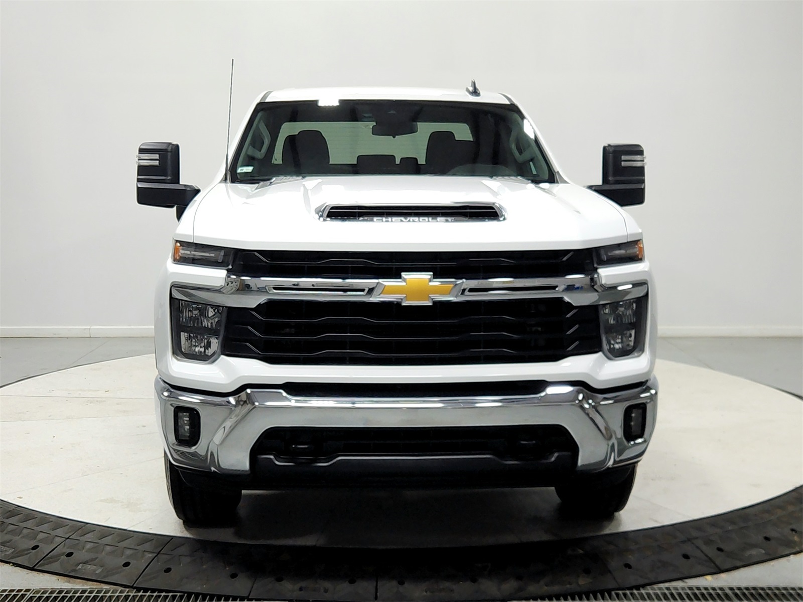 2025 Chevrolet Silverado 2500HD LT photo 2