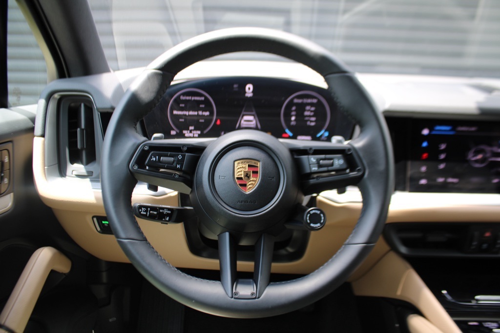 2025 Porsche Cayenne Base photo 21