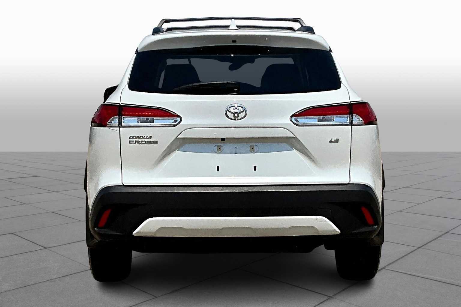 2023 Toyota Corolla Cross LE photo 4