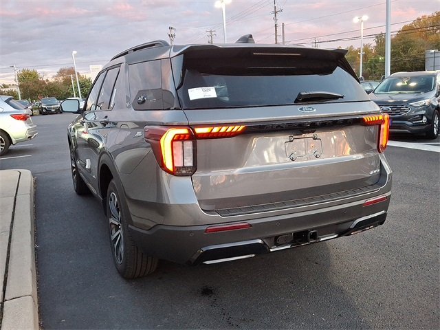 2026 Ford Explorer ST-Line photo 4