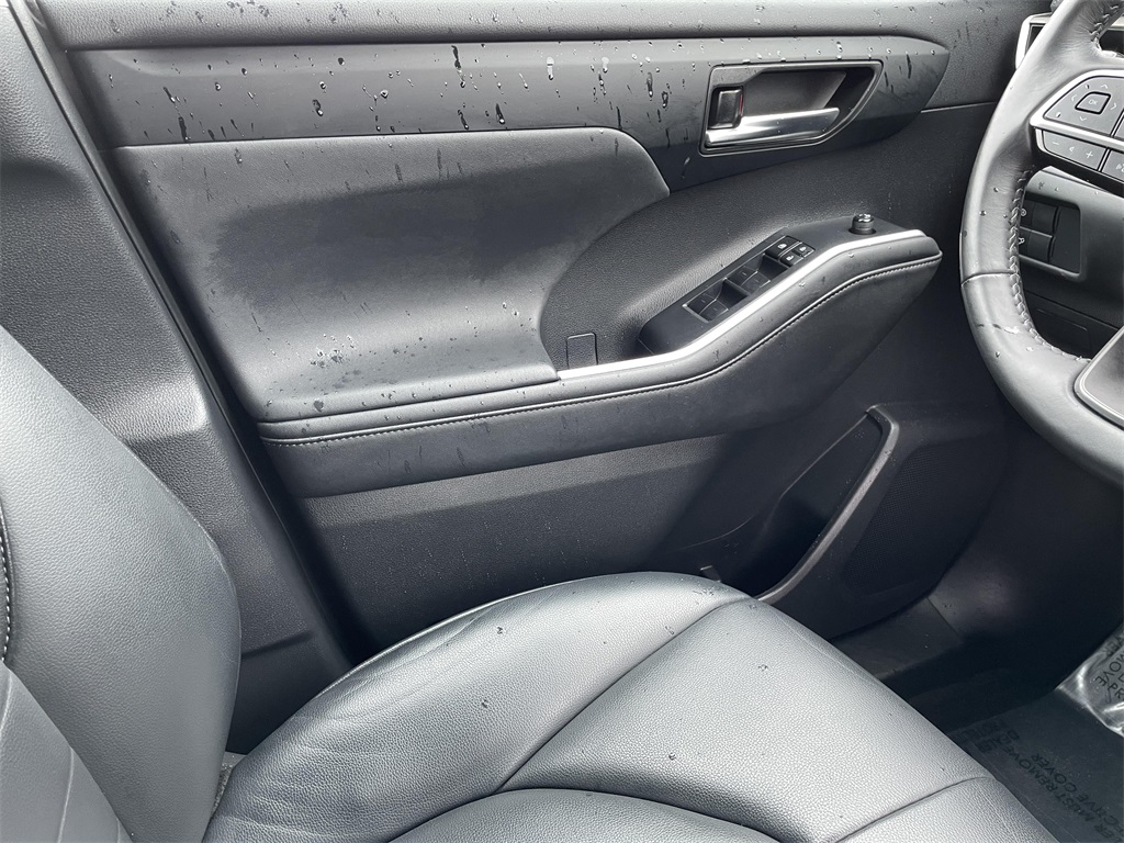 2022 Toyota Highlander XLE photo 14