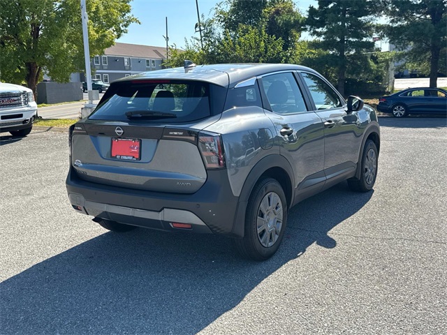 2025 Nissan Kicks S photo 3