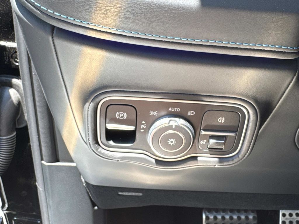 2025 Mercedes Benz G photo 28
