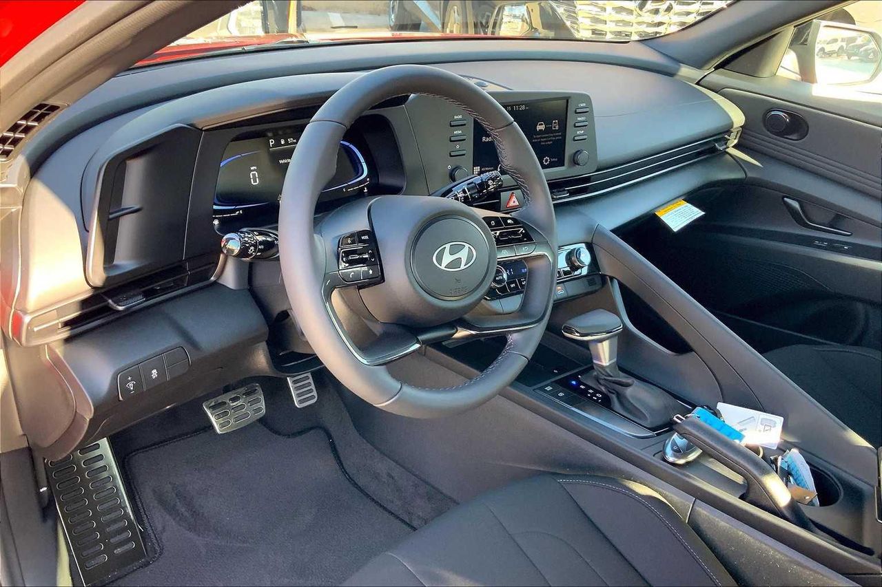 2025 Hyundai Elantra SEL Sport photo 9
