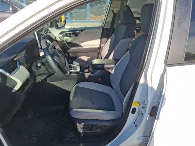 2023 Toyota RAV4 XLE photo 8