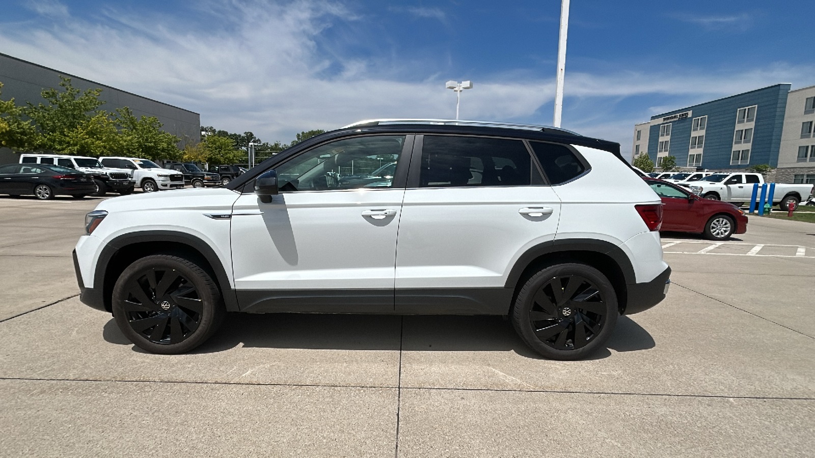 2024 Volkswagen Taos SE photo 6