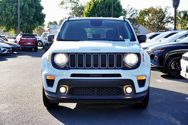 Used 2022 White Jeep Latitude image 5