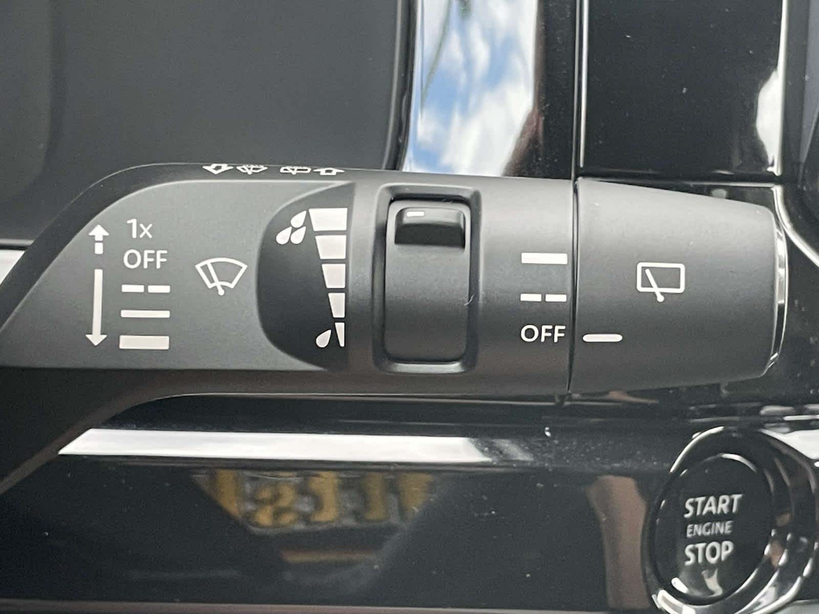 2025 Nissan Pathfinder SL photo 28