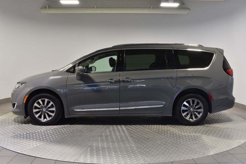 2020 Chrysler Pacifica Touring Plus photo 2