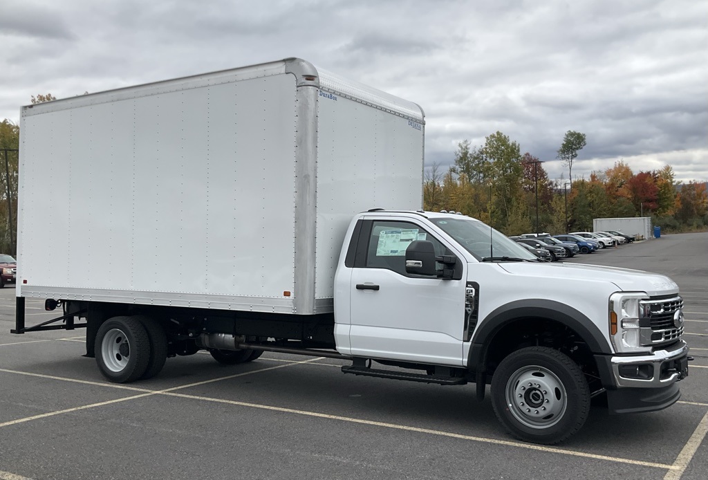 2025 Ford F-550 Super Duty Chassis Cab XL's photo