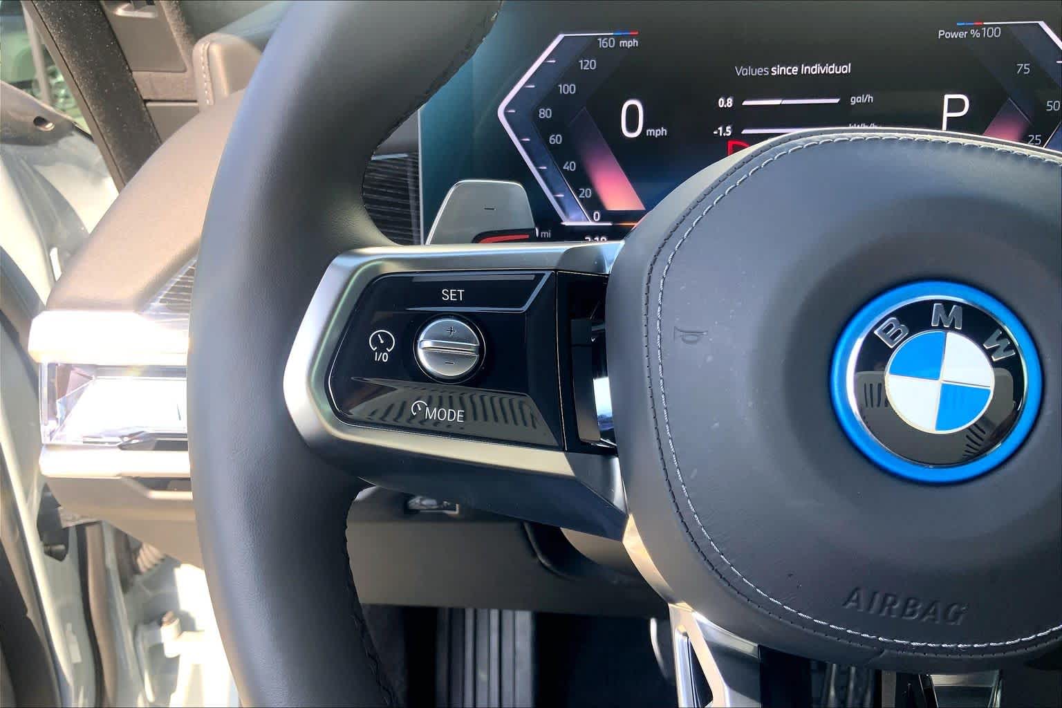 2025 BMW 7 Series 750e - Photo 21